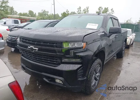2021 Chevrolet Silverado 1500 z USA, uszkodzony, nr VIN 3GCUYEEL0MG480732